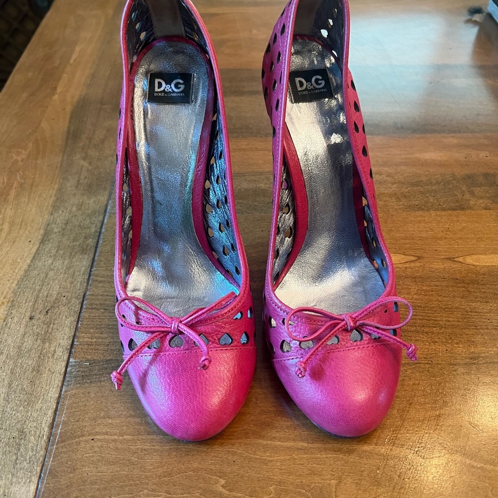 Dolce & Gabbana Fuchsia Heels with Bow Detail